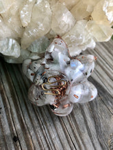 Load image into Gallery viewer, Orgonite Lotus Flowers